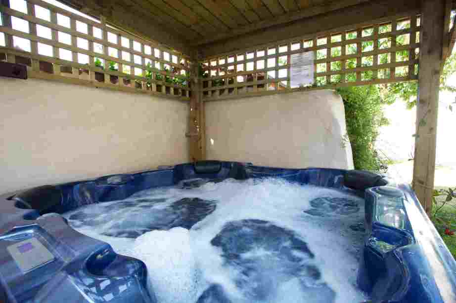 Outdoors Hot tub